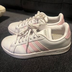Adidas Sneakers